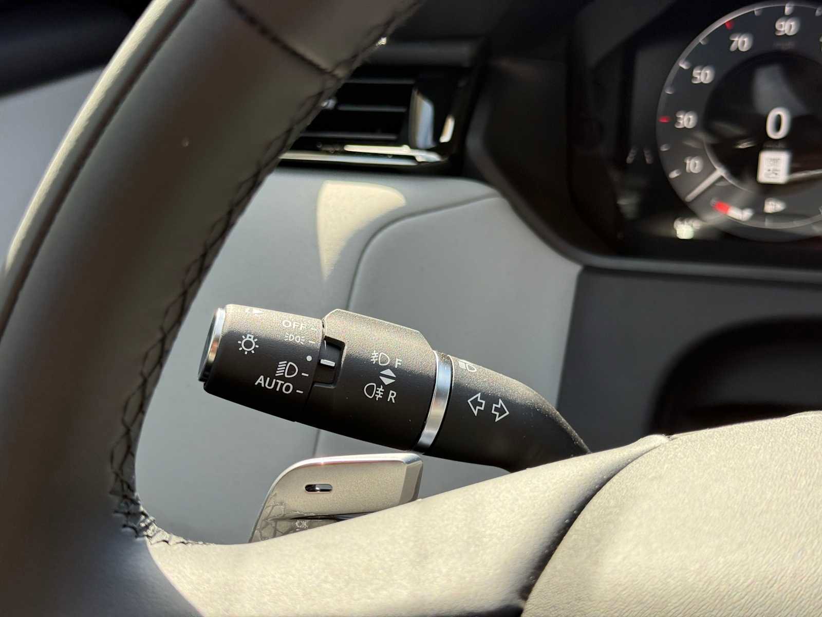 New 2026 Land Rover Range Rover Velar Dynamic SE image 23