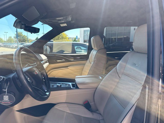 Used 2021 Cadillac Escalade Premium Luxury w/ Performance Package AWD/4WD image 5