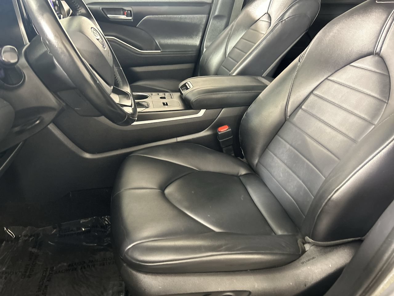 Used 2023 Toyota Highlander XLE FWD image 22