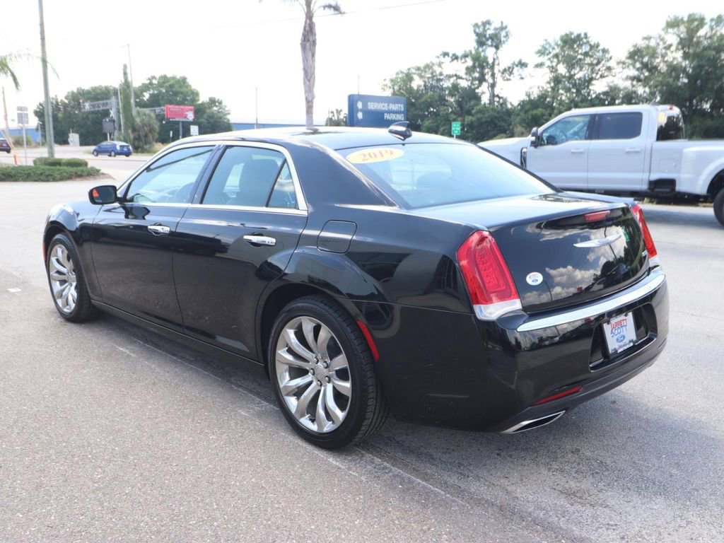 Used 2019 Chrysler 300 Limited RWD image 8