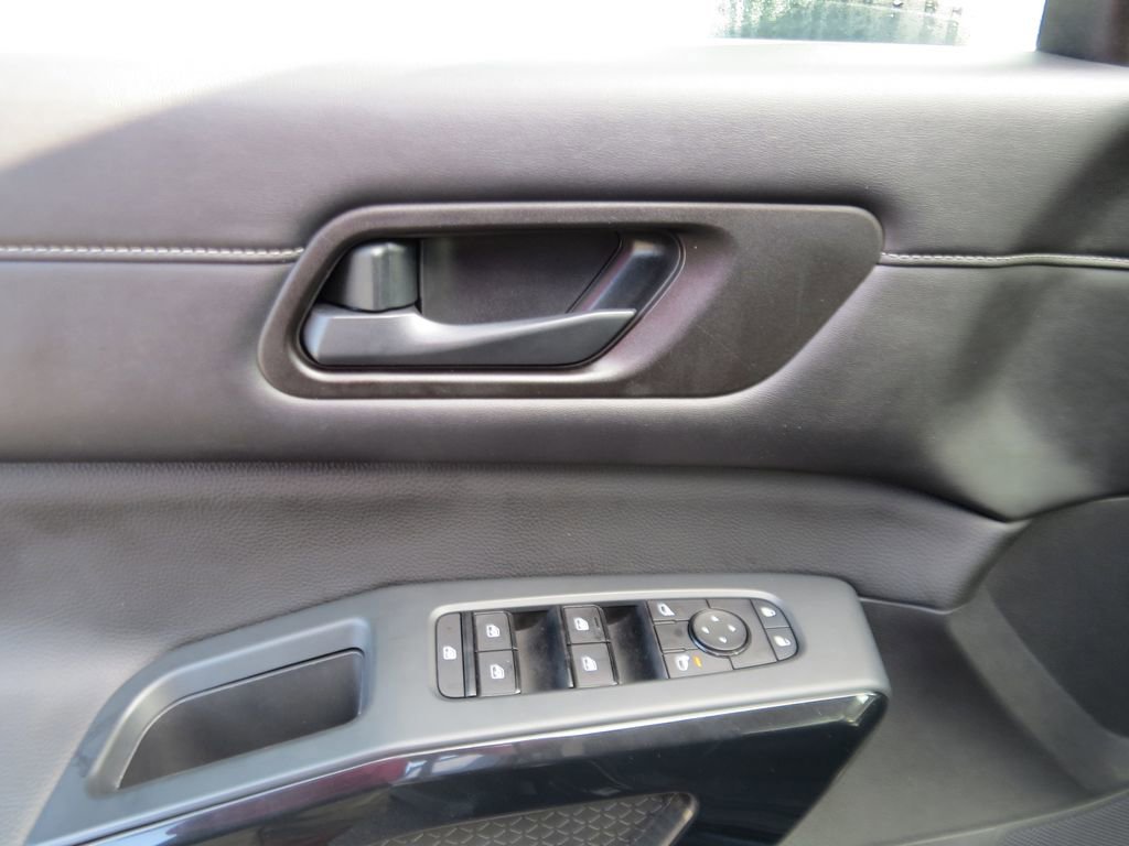 Used 2023 Nissan Pathfinder S image 18