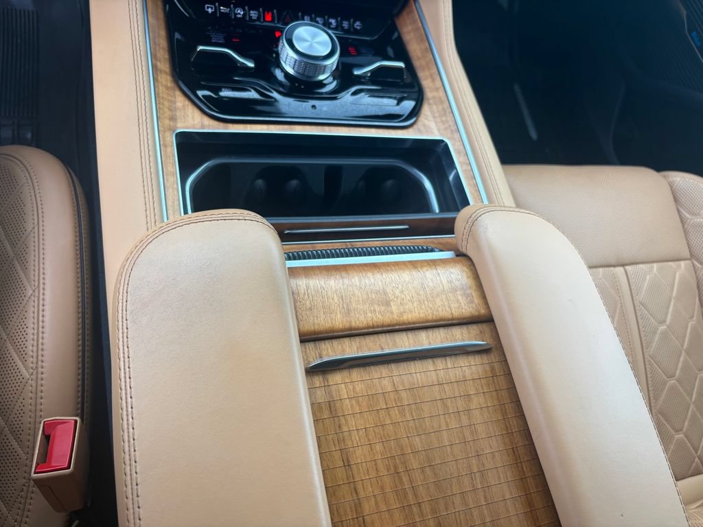 Used 2025 Jeep Grand Wagoneer L Series III w/ Rear Seat Video Group 1 AWD/4WD image 19
