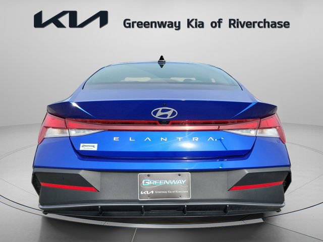 Used 2024 Hyundai Elantra SEL image 5