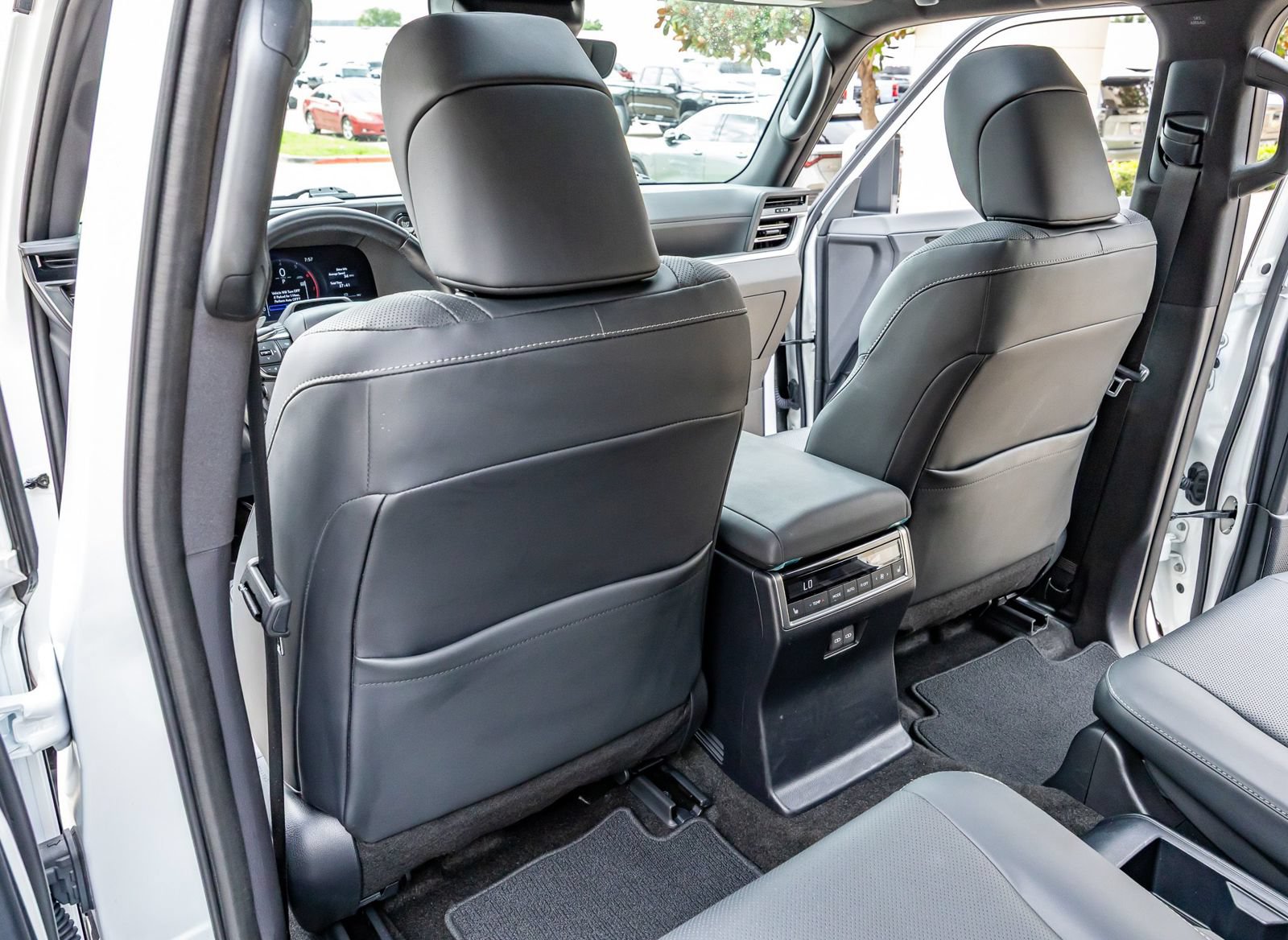Used 2024 Lexus GX 550 w/ Accessory Package (Z1) AWD/4WD image 35