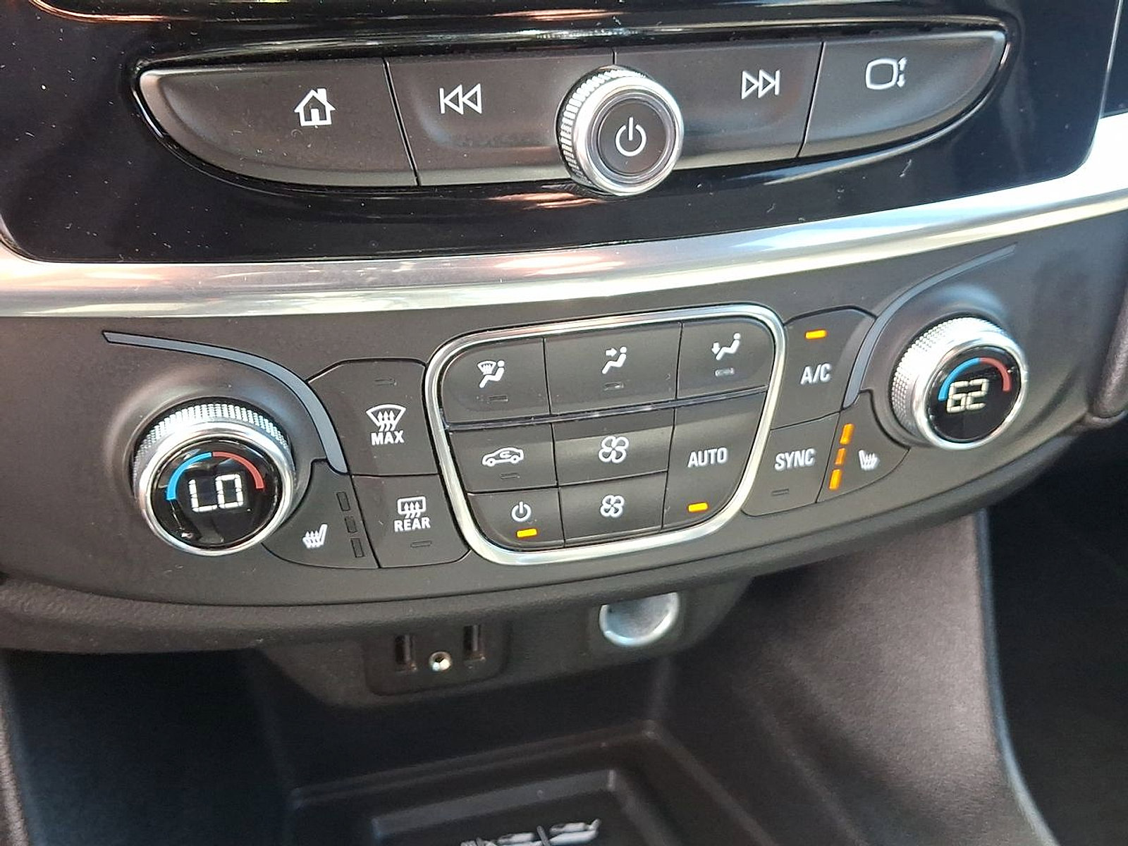 Certified 2023 Chevrolet Traverse LT image 11