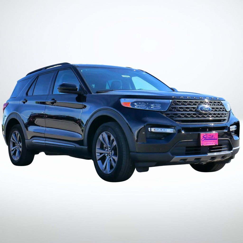 Used 2023 Ford Explorer XLT w/ Equipment Group 202A image 6