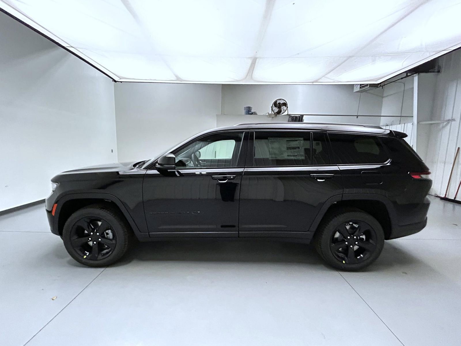 New 2025 Jeep Grand Cherokee L Limited w/ Black Appearance Package image 14