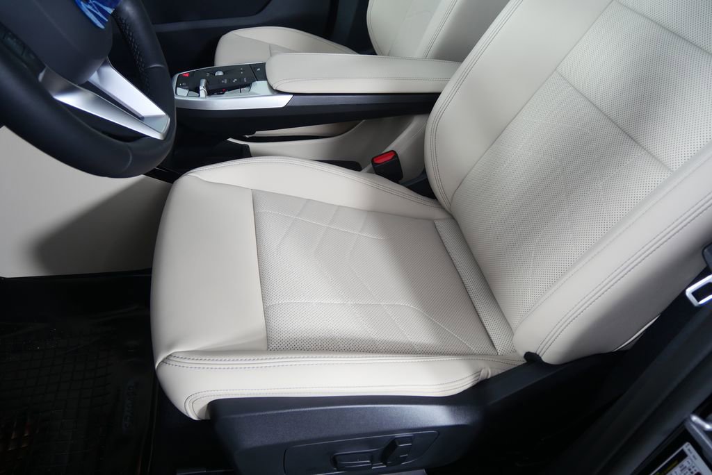 Used 2025 BMW X1 xDrive28i AWD/4WD image 10