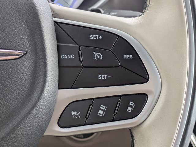 Used 2018 Chrysler Pacifica Limited w/ Advanced Safetytec Group FWD image 21
