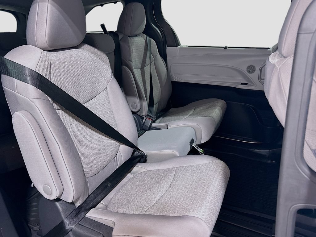 New 2026 Toyota Sienna LE FWD image 26
