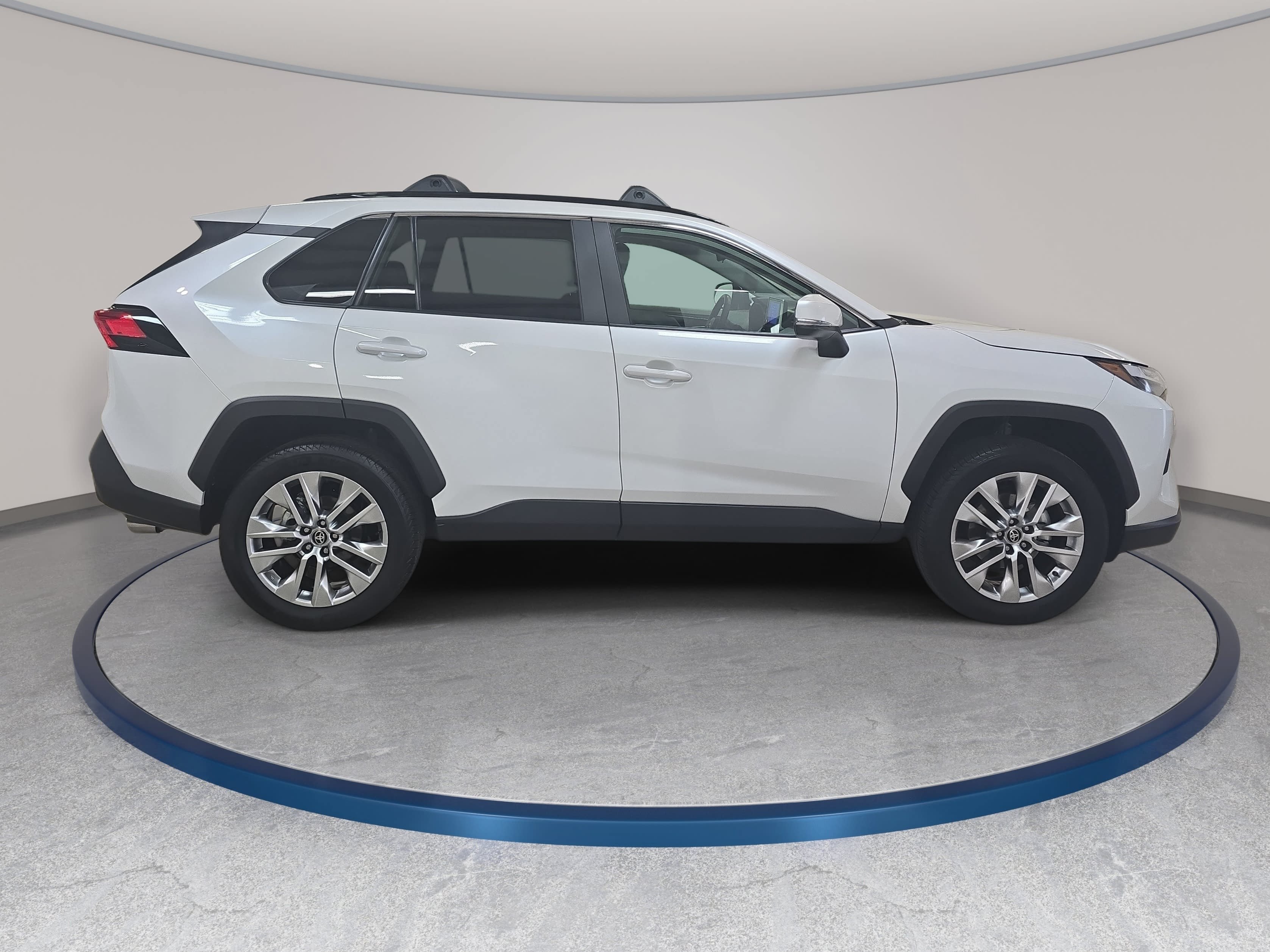 Used 2025 Toyota RAV4 XLE Premium w/ Weather Package AWD/4WD image 5