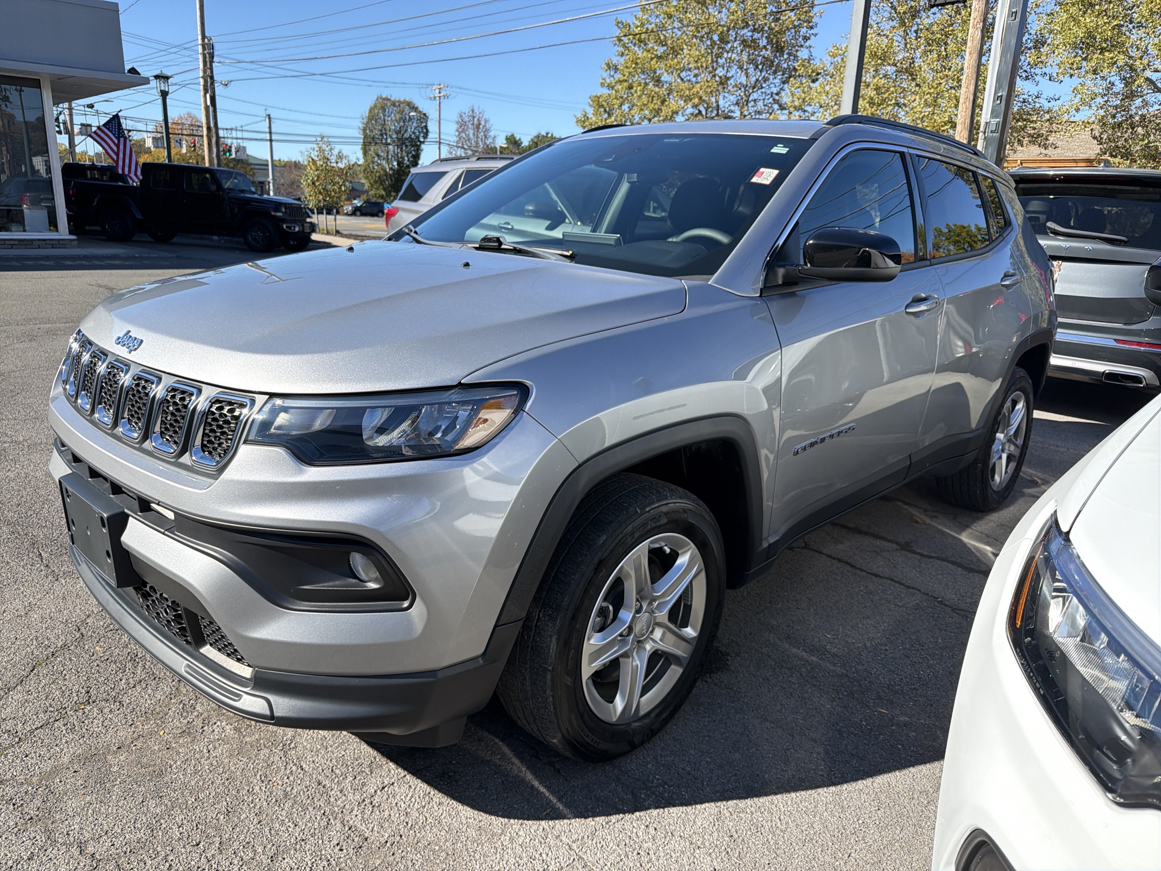 Used 2023 Jeep Compass Latitude AWD/4WD image 4