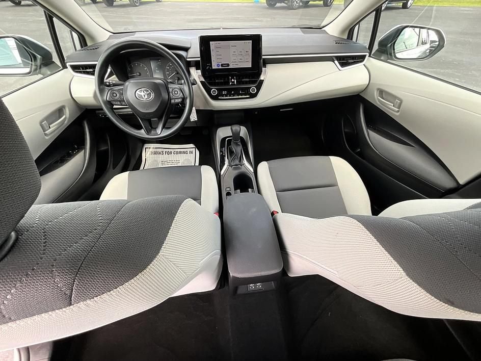Used 2025 Toyota Corolla LE FWD image 3