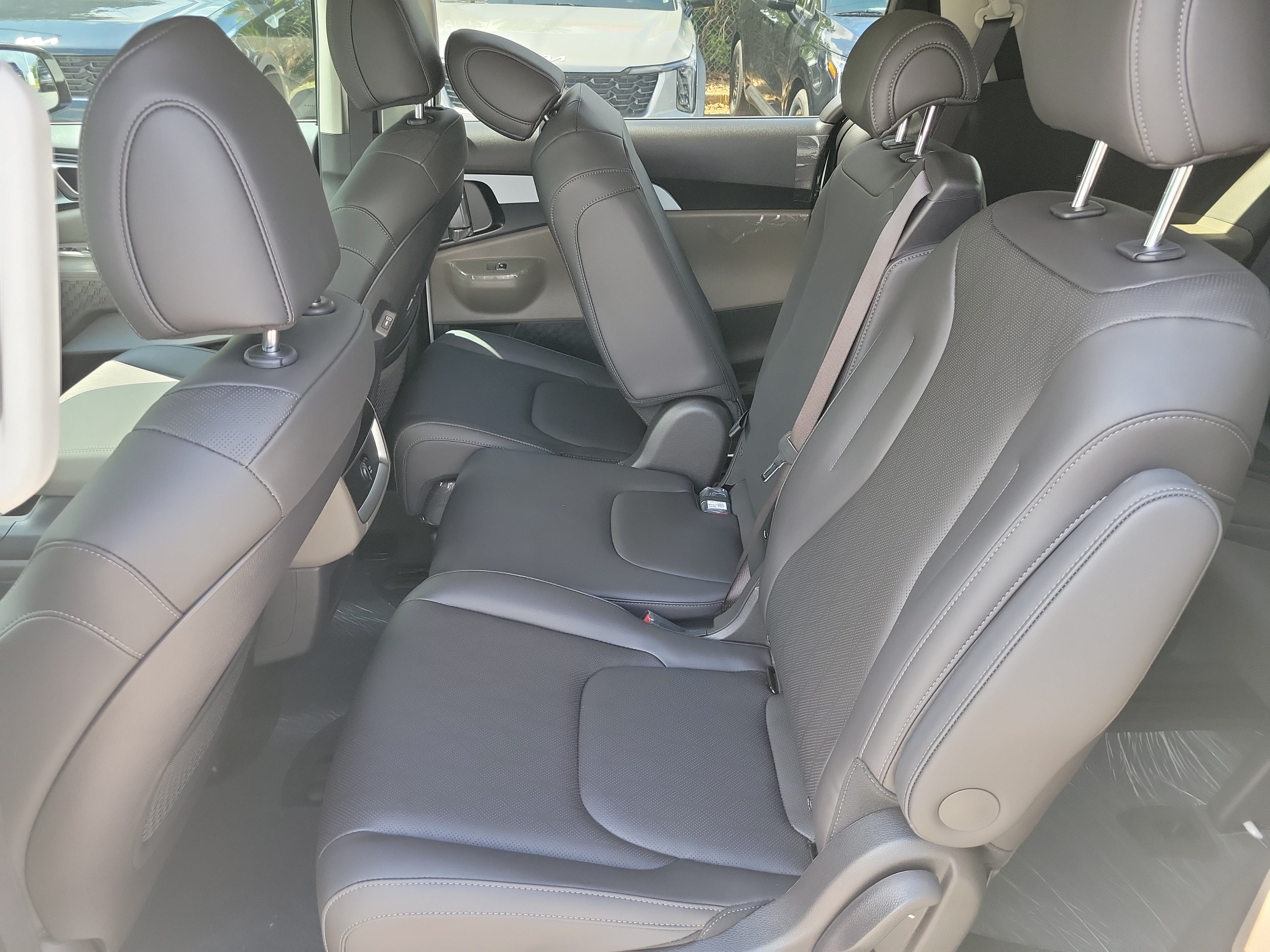 New 2026 Kia Carnival LXS FWD image 10