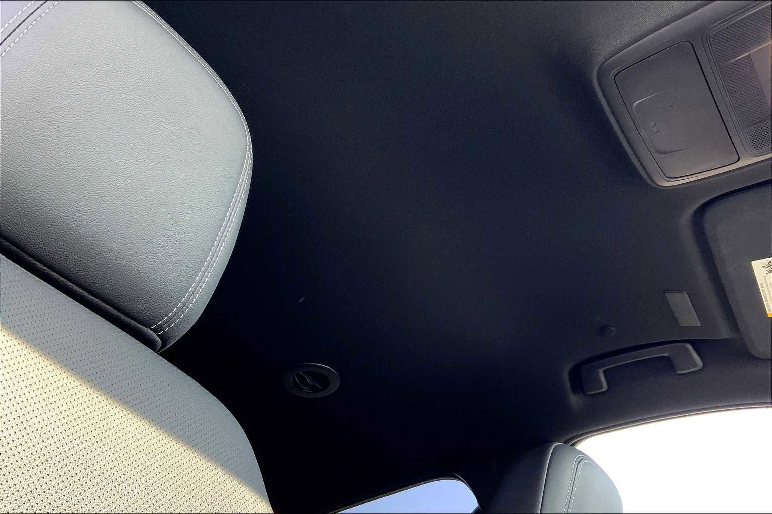 Used 2024 Chevrolet Traverse LT image 13