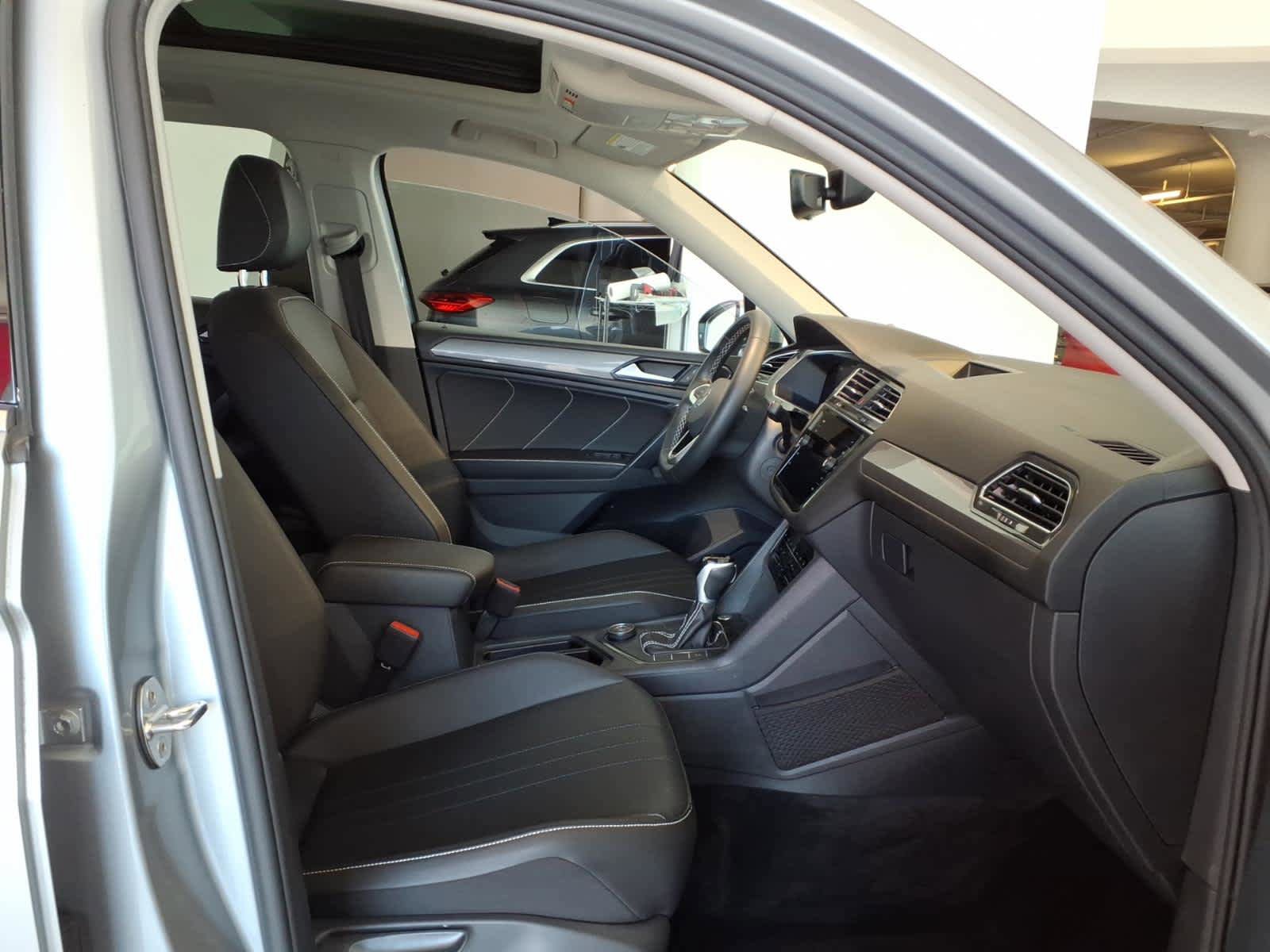 Certified 2023 Volkswagen Tiguan SE w/ Panoramic Sunroof Package AWD/4WD image 20