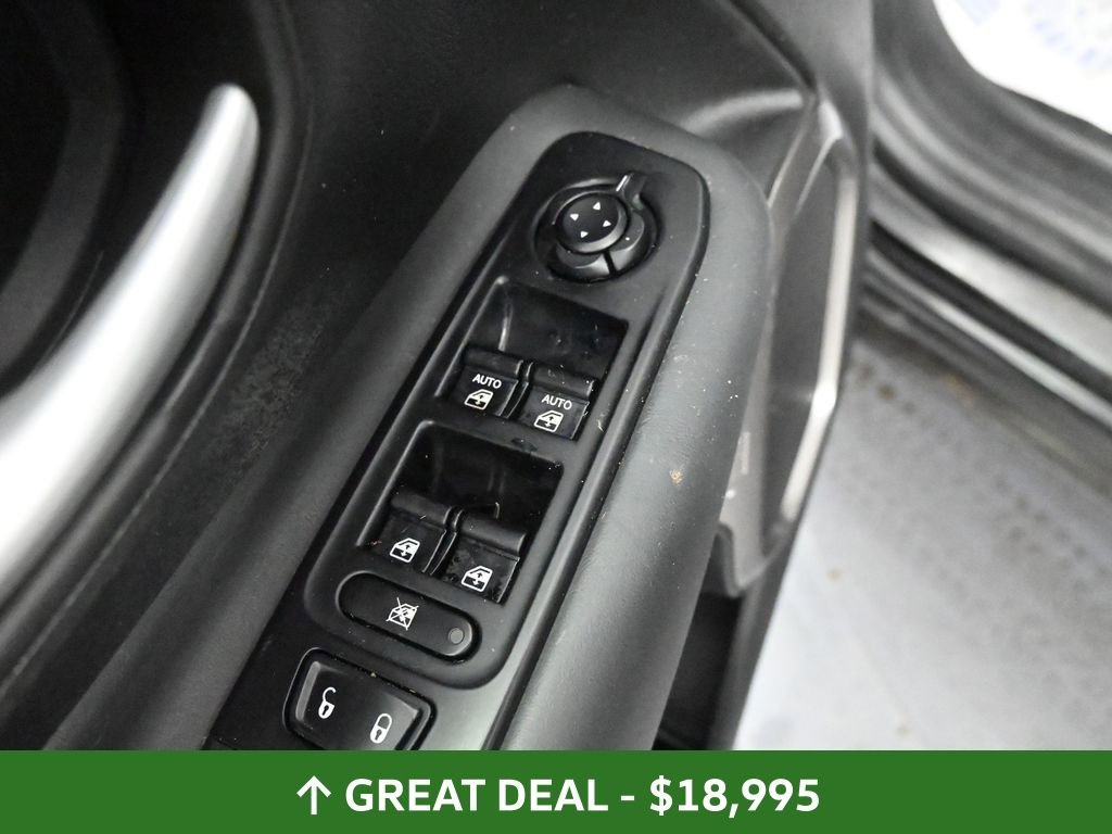 Used 2023 Jeep Renegade Latitude AWD/4WD image 30