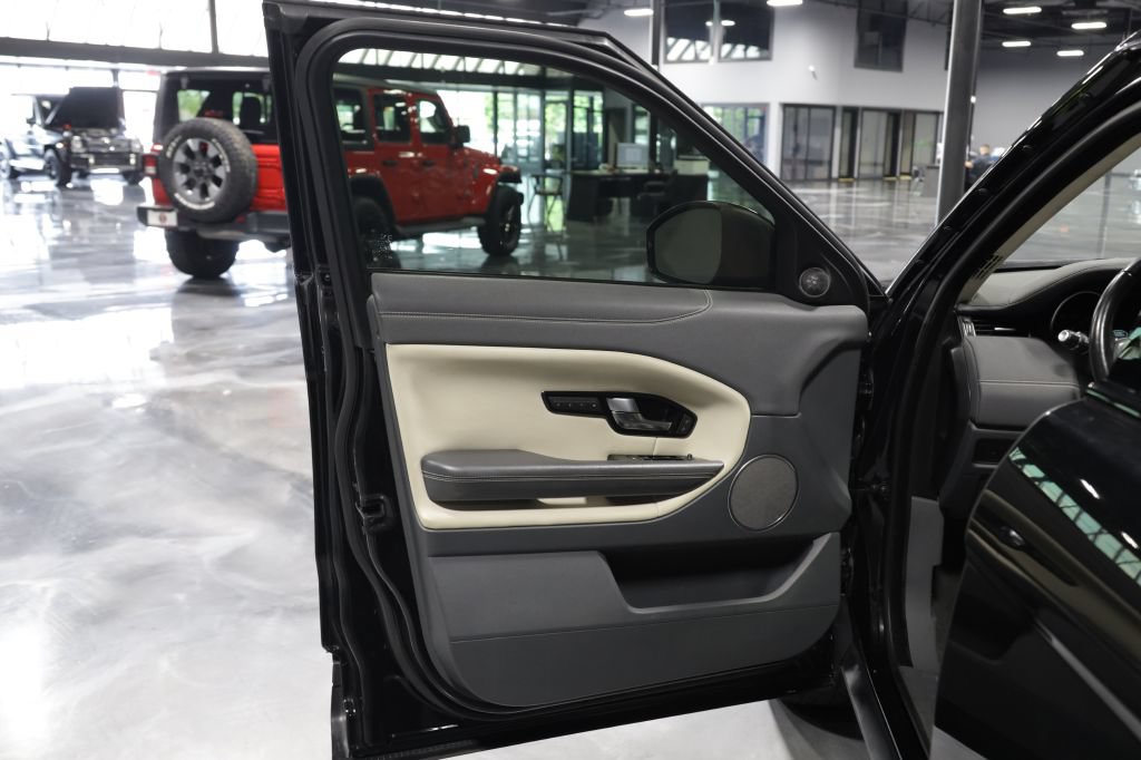 Used 2018 Land Rover Range Rover Evoque SE AWD/4WD image 10