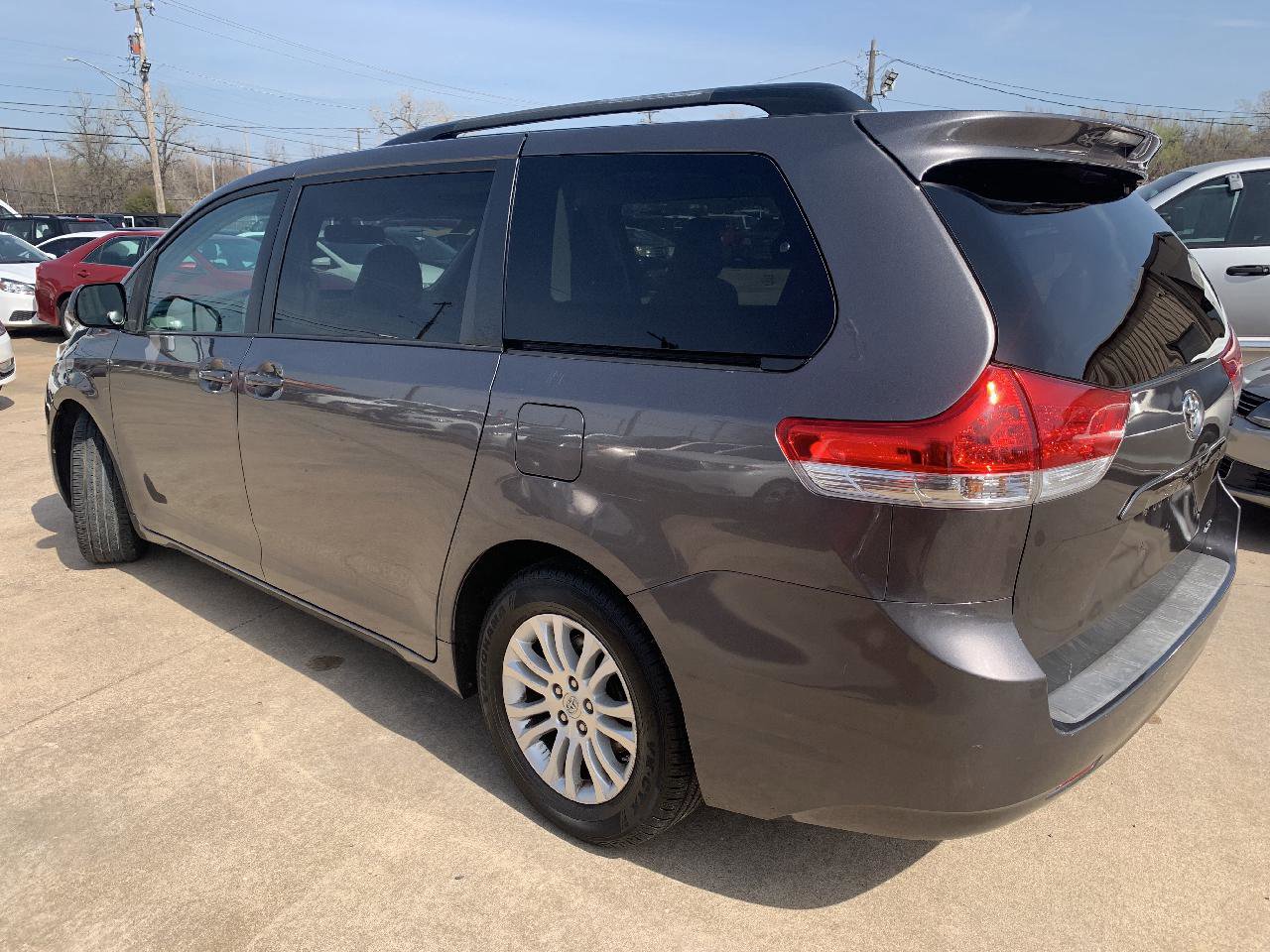 Used 2014 Toyota Sienna XLE image 11