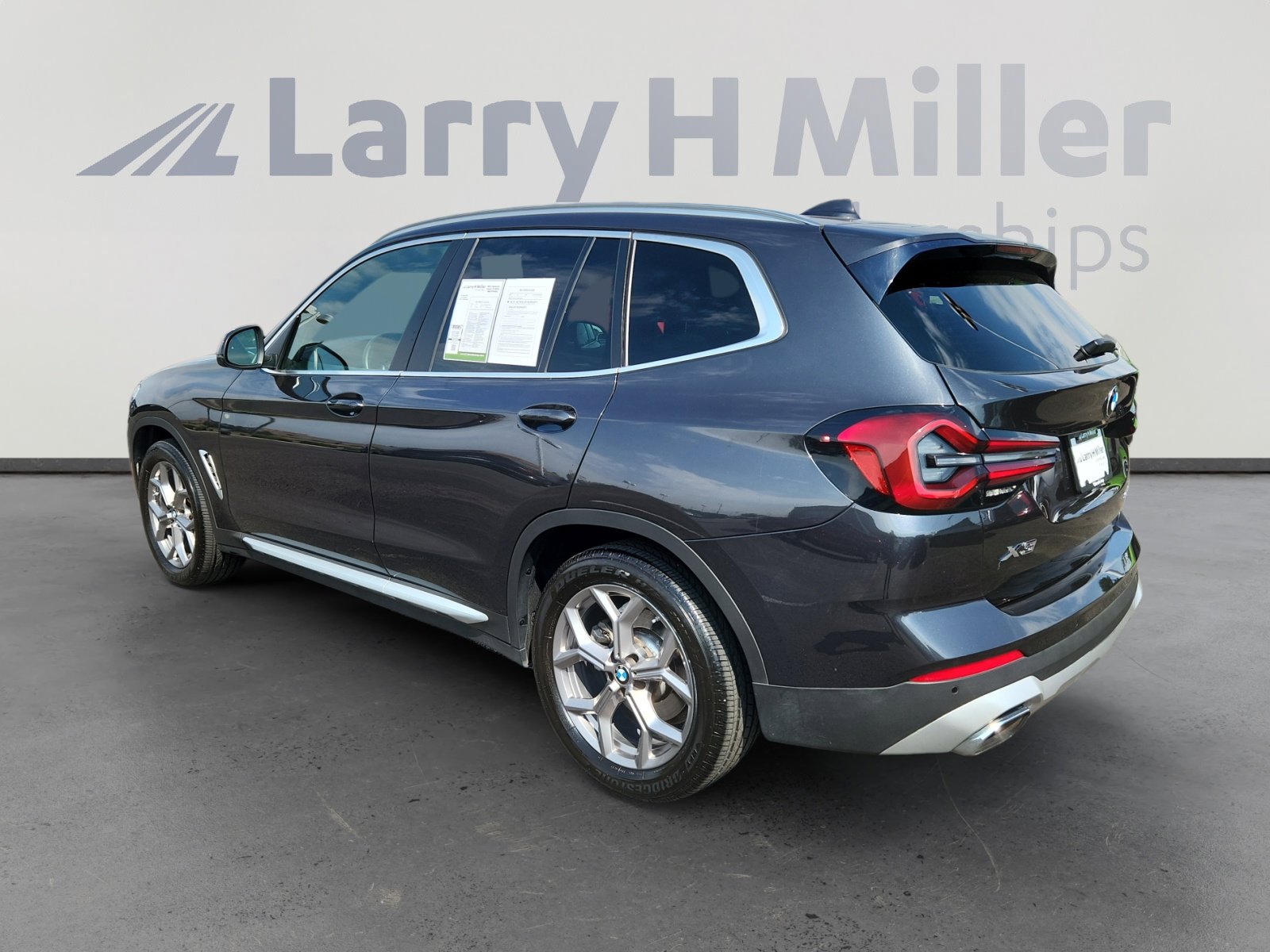 Used 2022 BMW X3 xDrive30i w/ Premium Package image 3