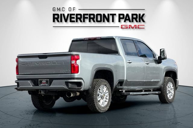Used 2024 Chevrolet Silverado 3500 High Country w/ High Country Premium Package AWD/4WD image 3