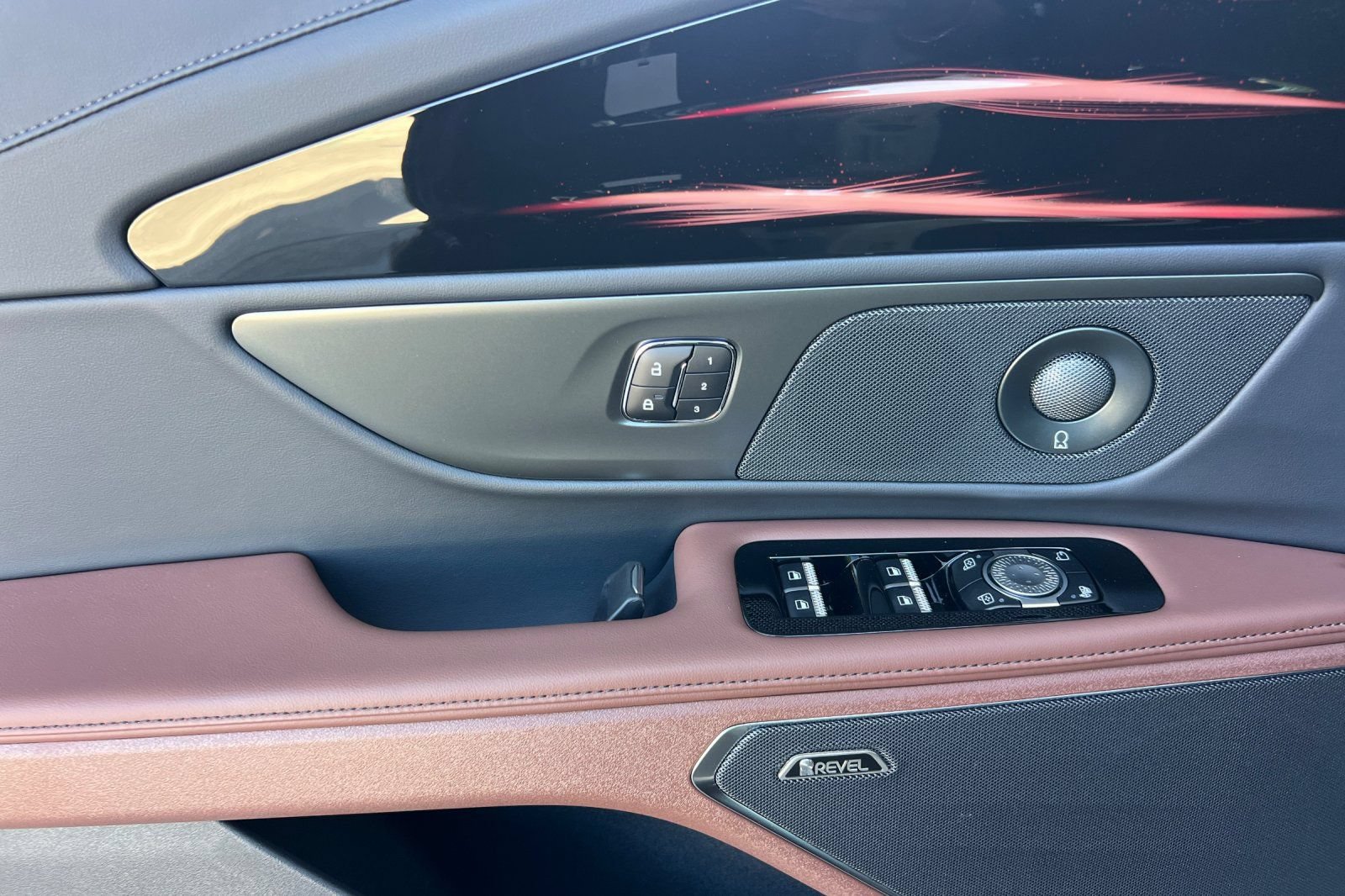 New 2026 Lincoln Nautilus Reserve w/ Jet Appearance Package AWD/4WD image 8