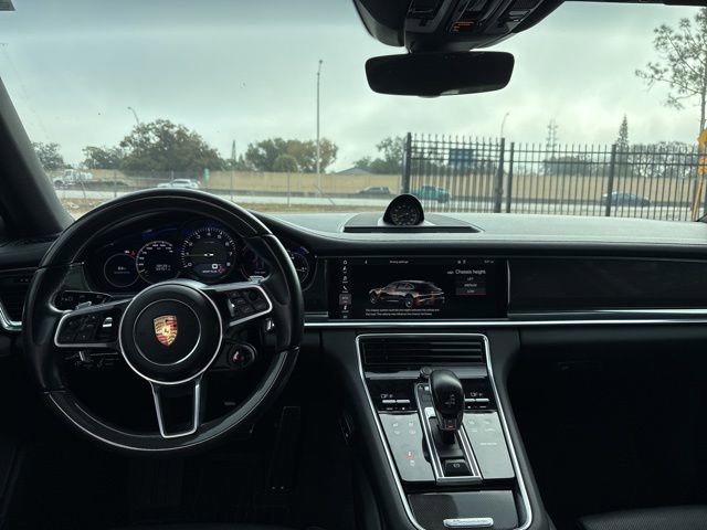 Used 2018 Porsche Panamera 4 image 13