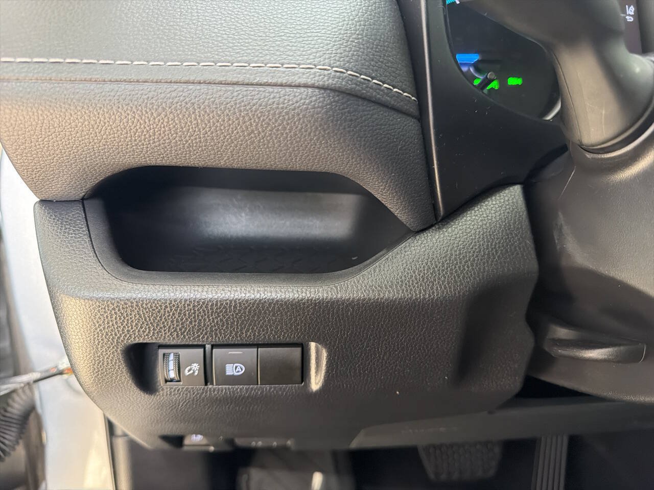 Used 2022 Toyota RAV4 XLE AWD/4WD image 18