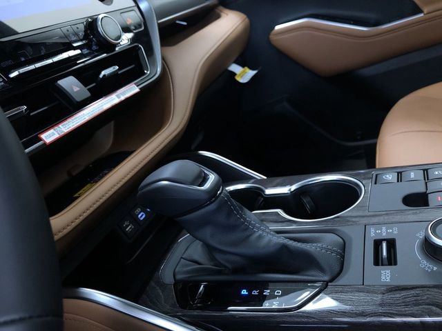 New 2026 Toyota Highlander Platinum image 30