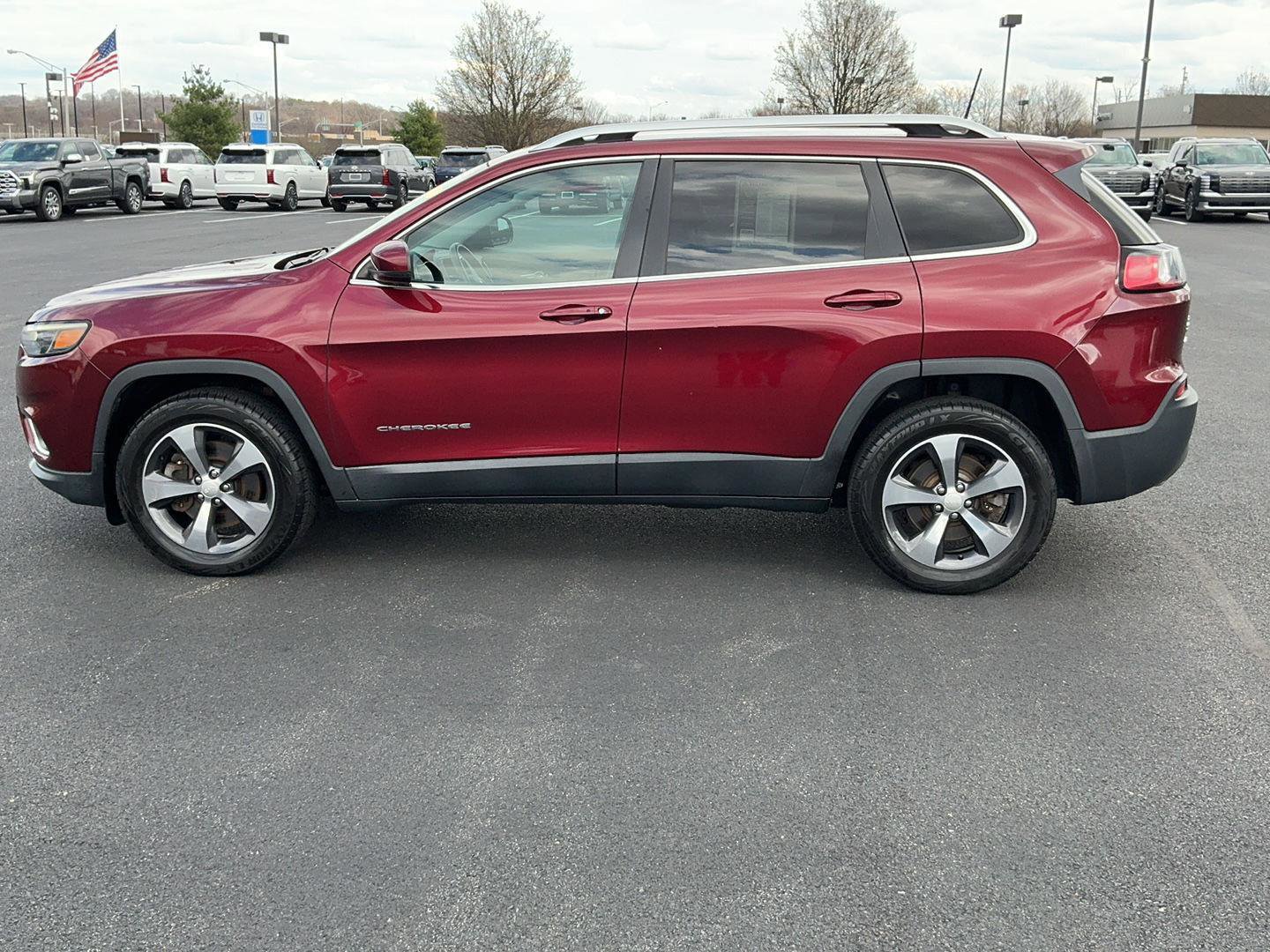 Used 2019 Jeep Cherokee Limited image 10