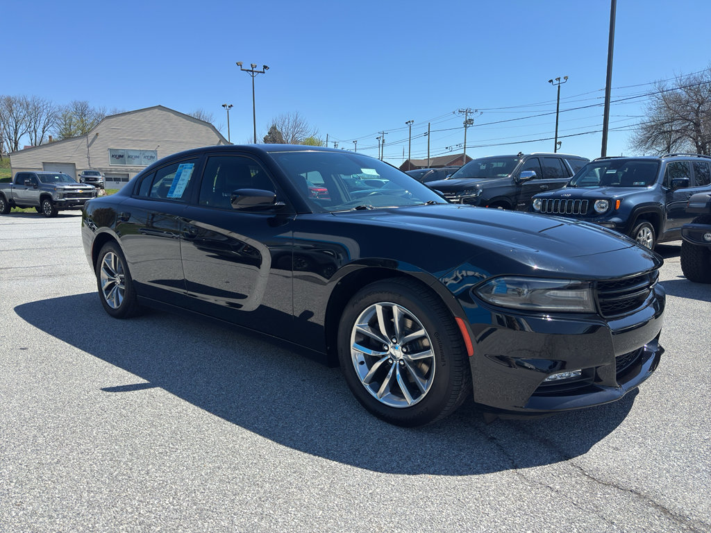 Used 2015 Dodge Charger SXT w/ Plus Group image 3