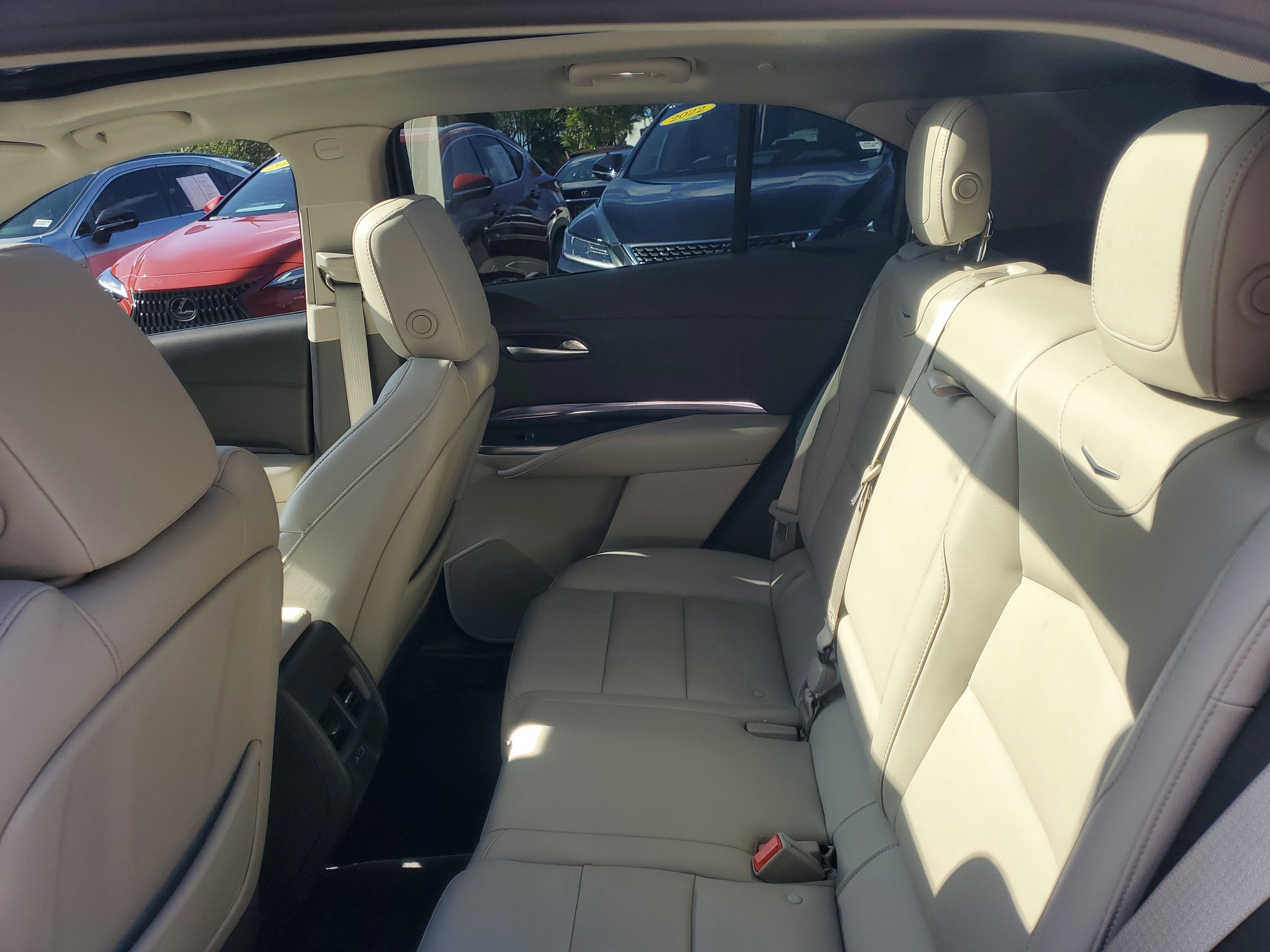 Used 2023 Cadillac XT4 Luxury w/ Cold Weather Package image 11