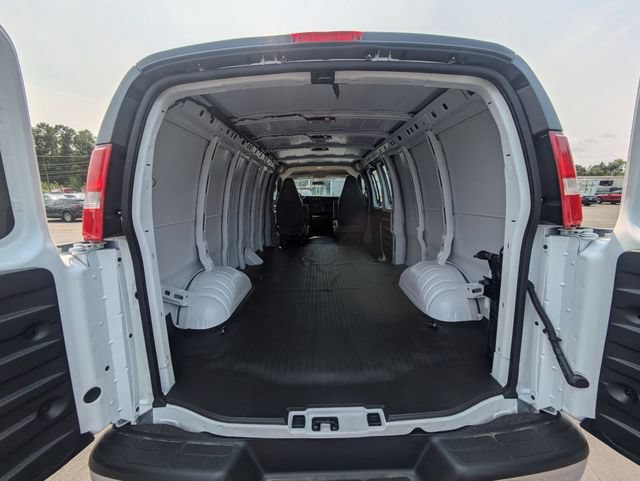 New 2026 GMC Savana 3500 Extended w/ Driver Convenience Package RWD image 25