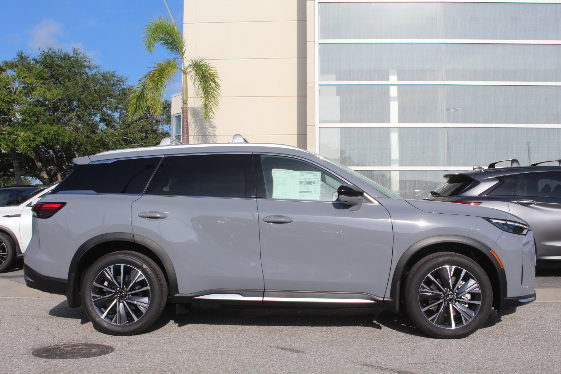 Certified 2026 INFINITI QX60 Luxe w/ Cargo Package FWD image 7