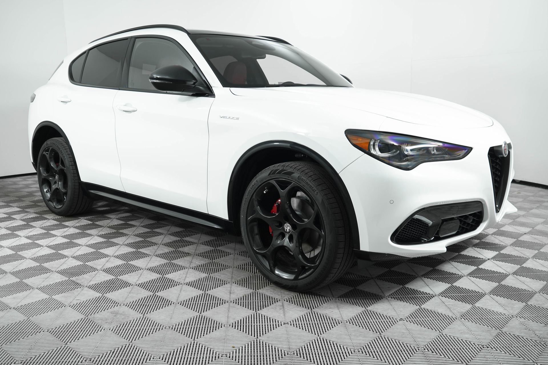 New 2025 Alfa Romeo Stelvio Sprint AWD/4WD image 1