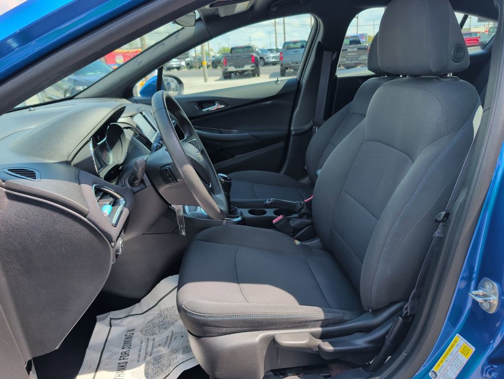 Used 2017 Chevrolet Cruze LT FWD image 7