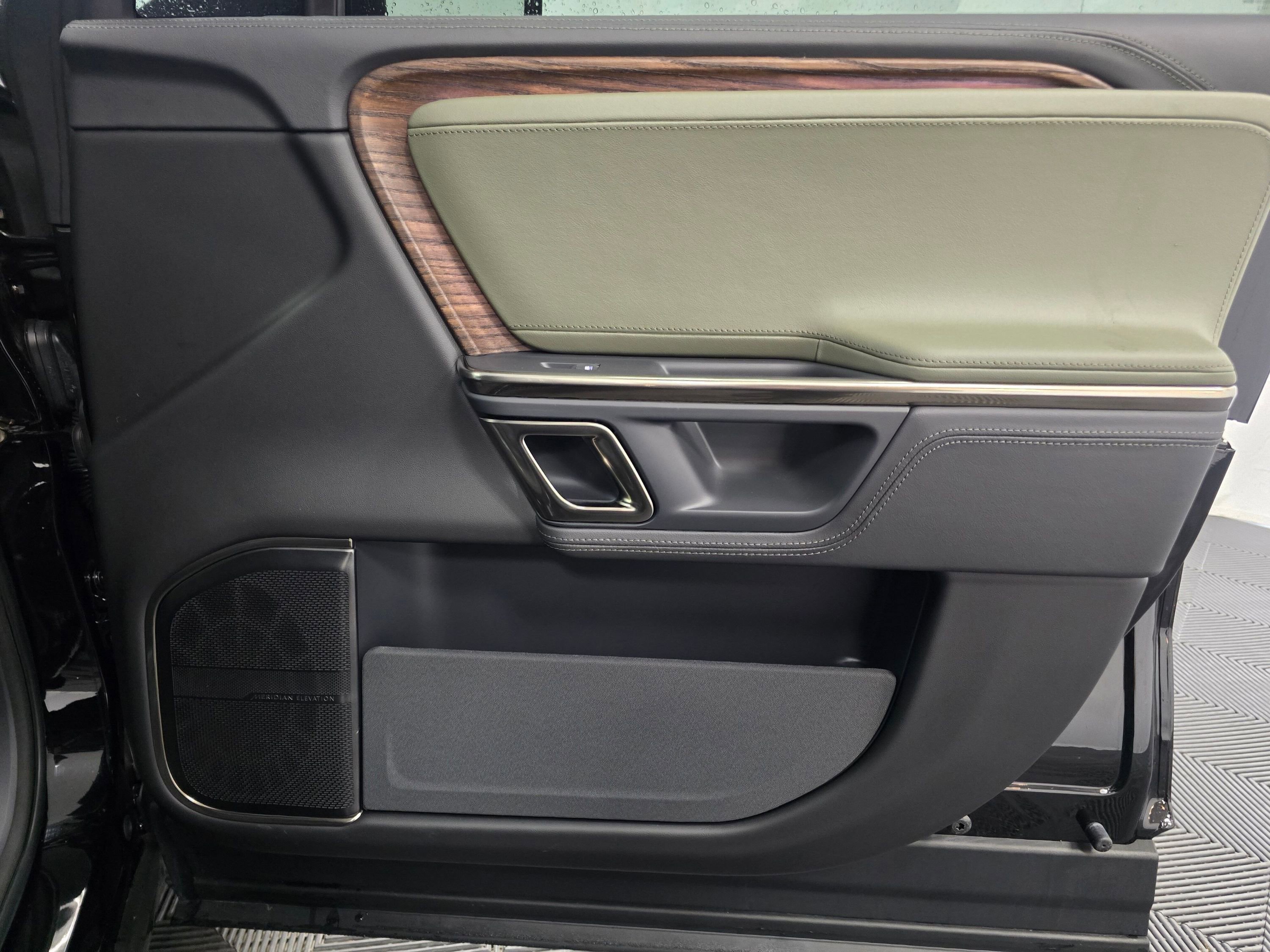 Used 2022 Rivian R1T Adventure image 25