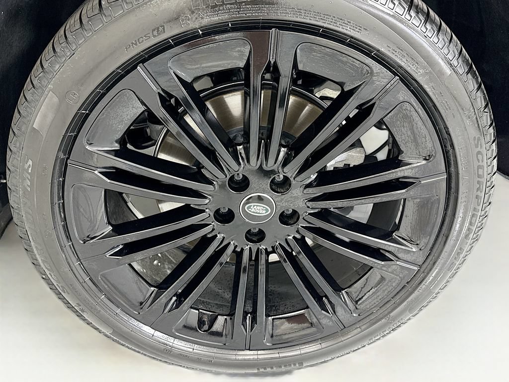 Used 2025 Land Rover Range Rover SE AWD/4WD image 30