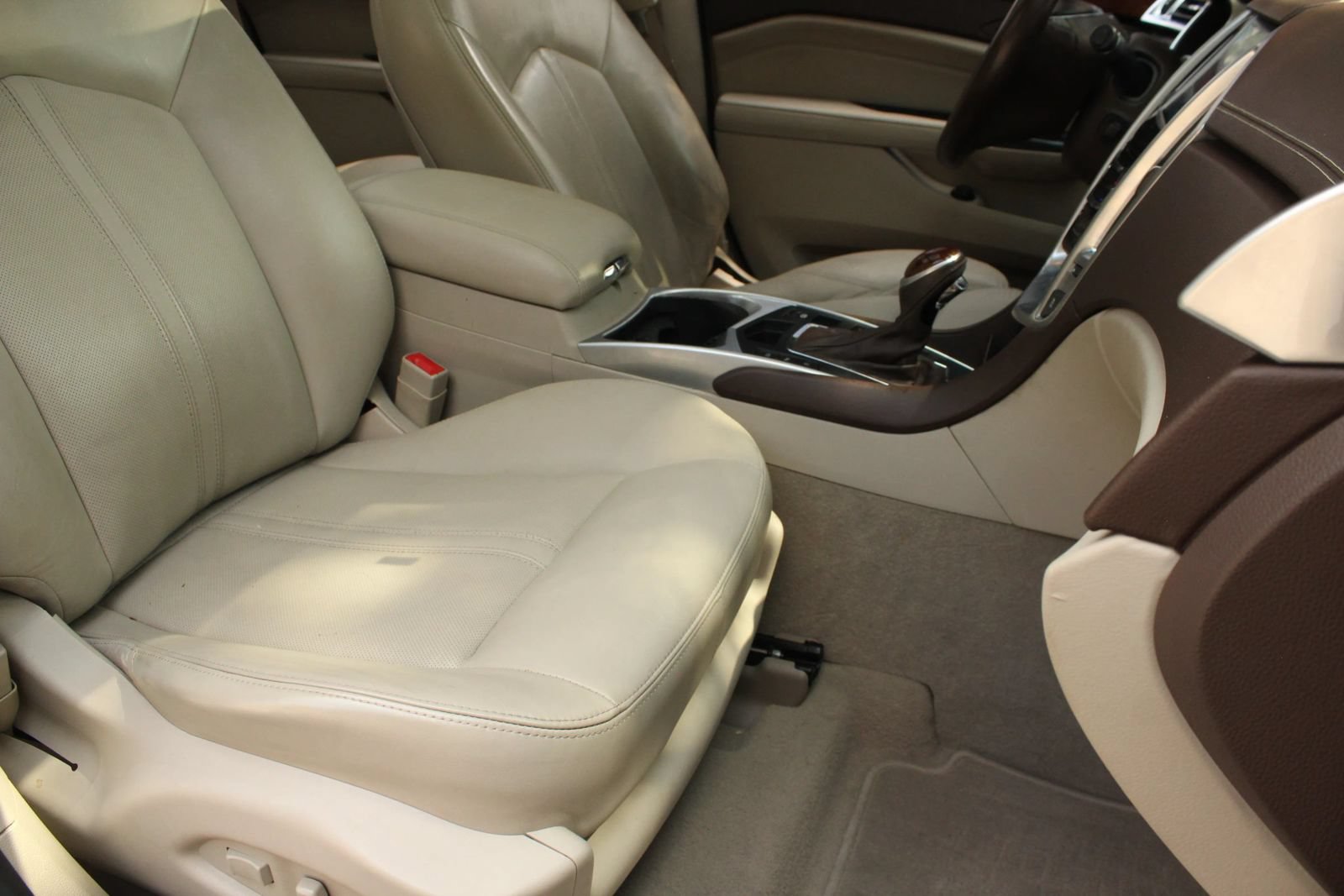 Used 2015 Cadillac SRX Luxury w/ Driver Awareness Package AWD/4WD image 29