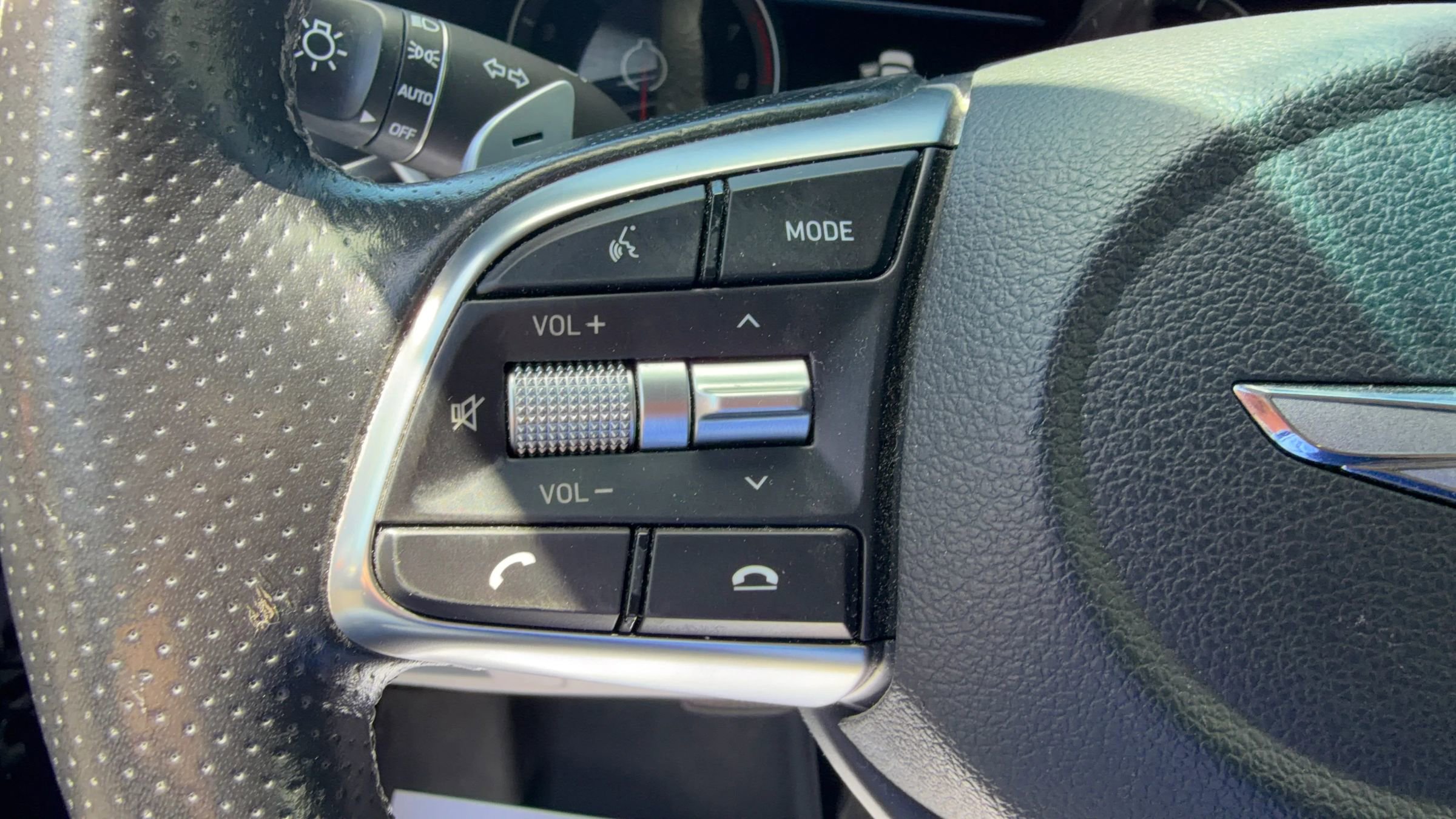Used 2019 Genesis G70 2.0T Advanced AWD/4WD image 25
