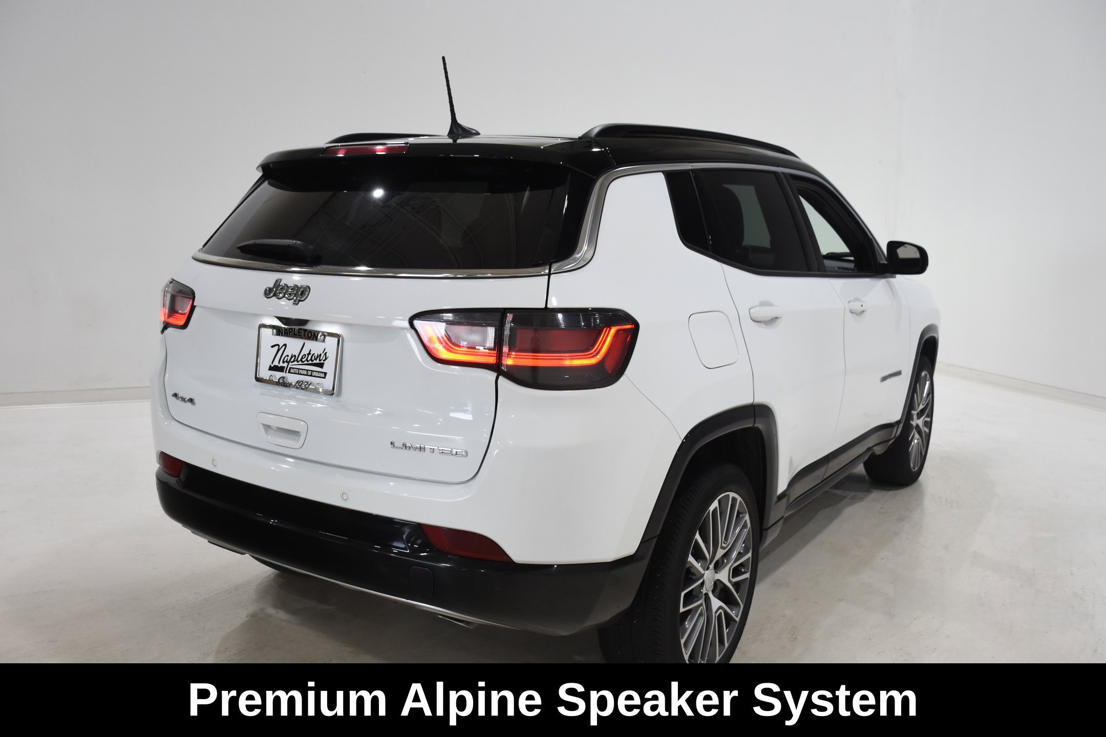 Used 2023 Jeep Compass Limited w/ Elite Group AWD/4WD image 4