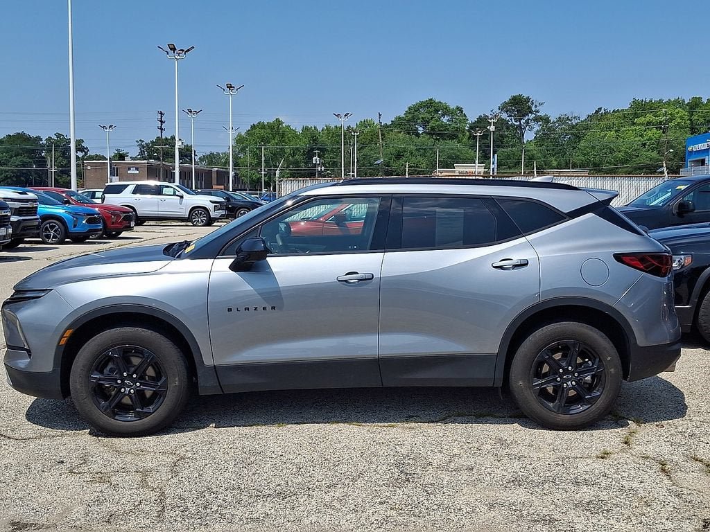 Certified 2023 Chevrolet Blazer LT w/ Midnight/Sport Edition FWD image 5