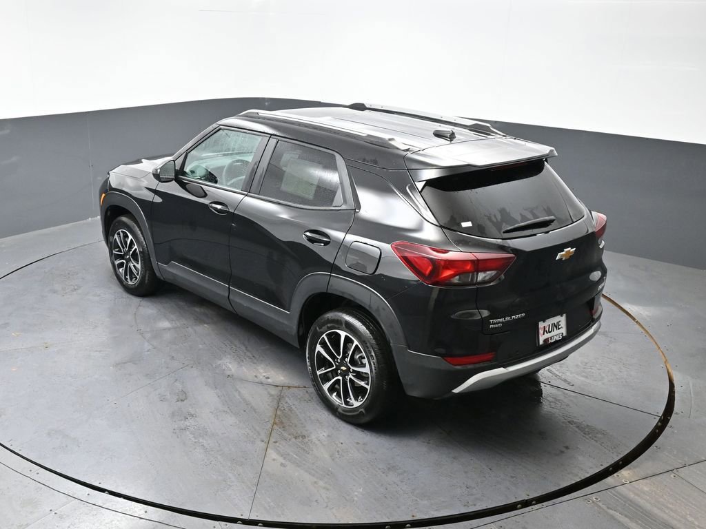 Used 2025 Chevrolet TrailBlazer LT w/ Driver Confidence Package image 49