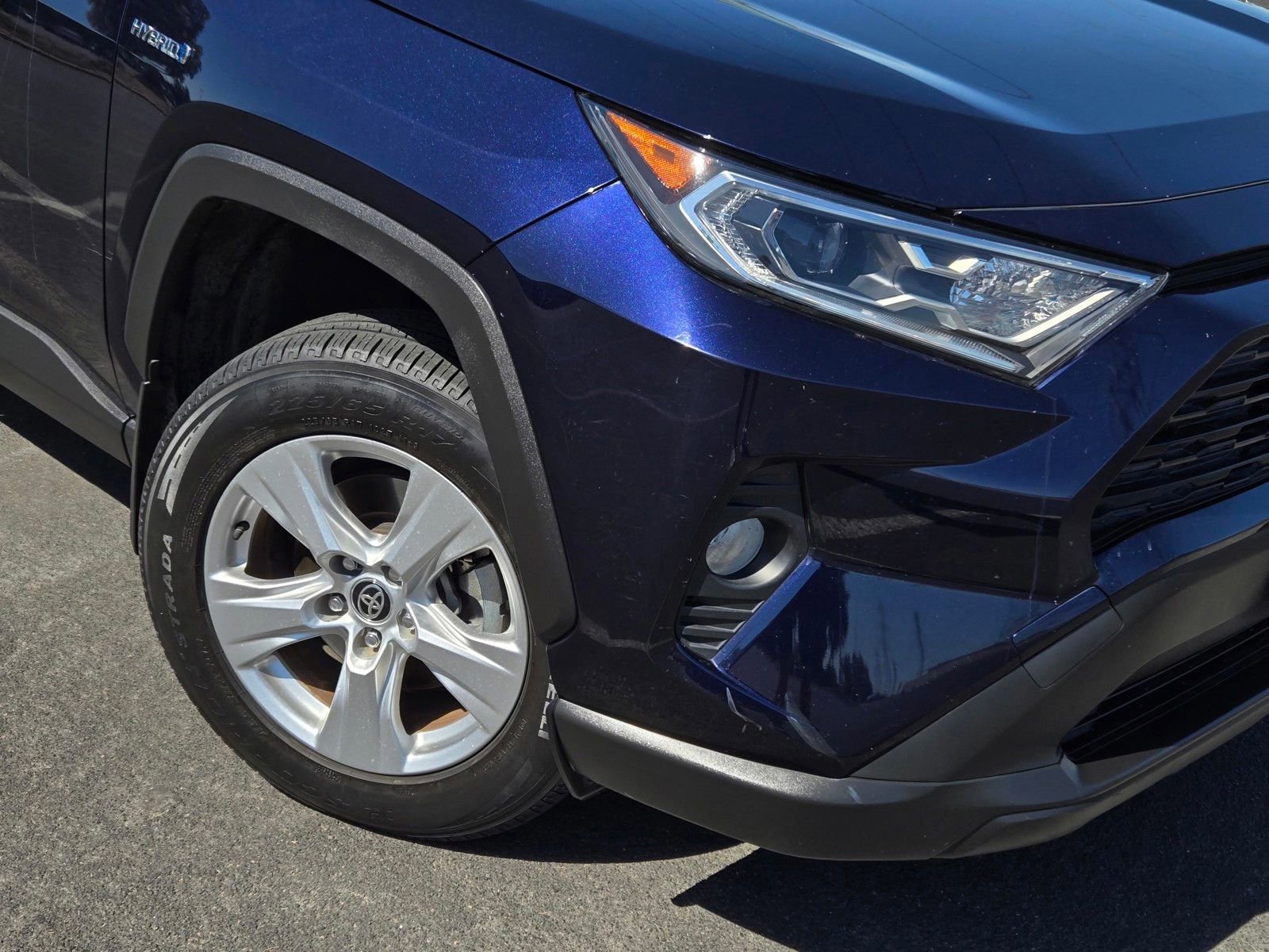 Used 2020 Toyota RAV4 XLE w/ Convenience Package AWD/4WD image 9