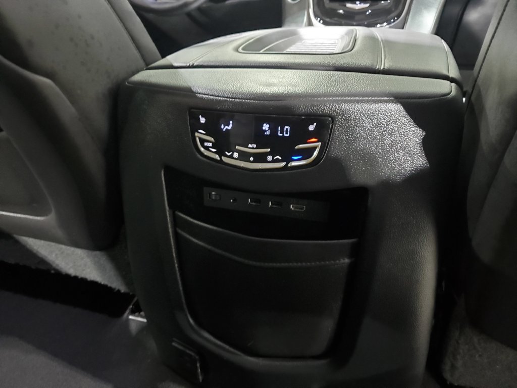 Used 2019 Cadillac Escalade ESV Luxury RWD image 24