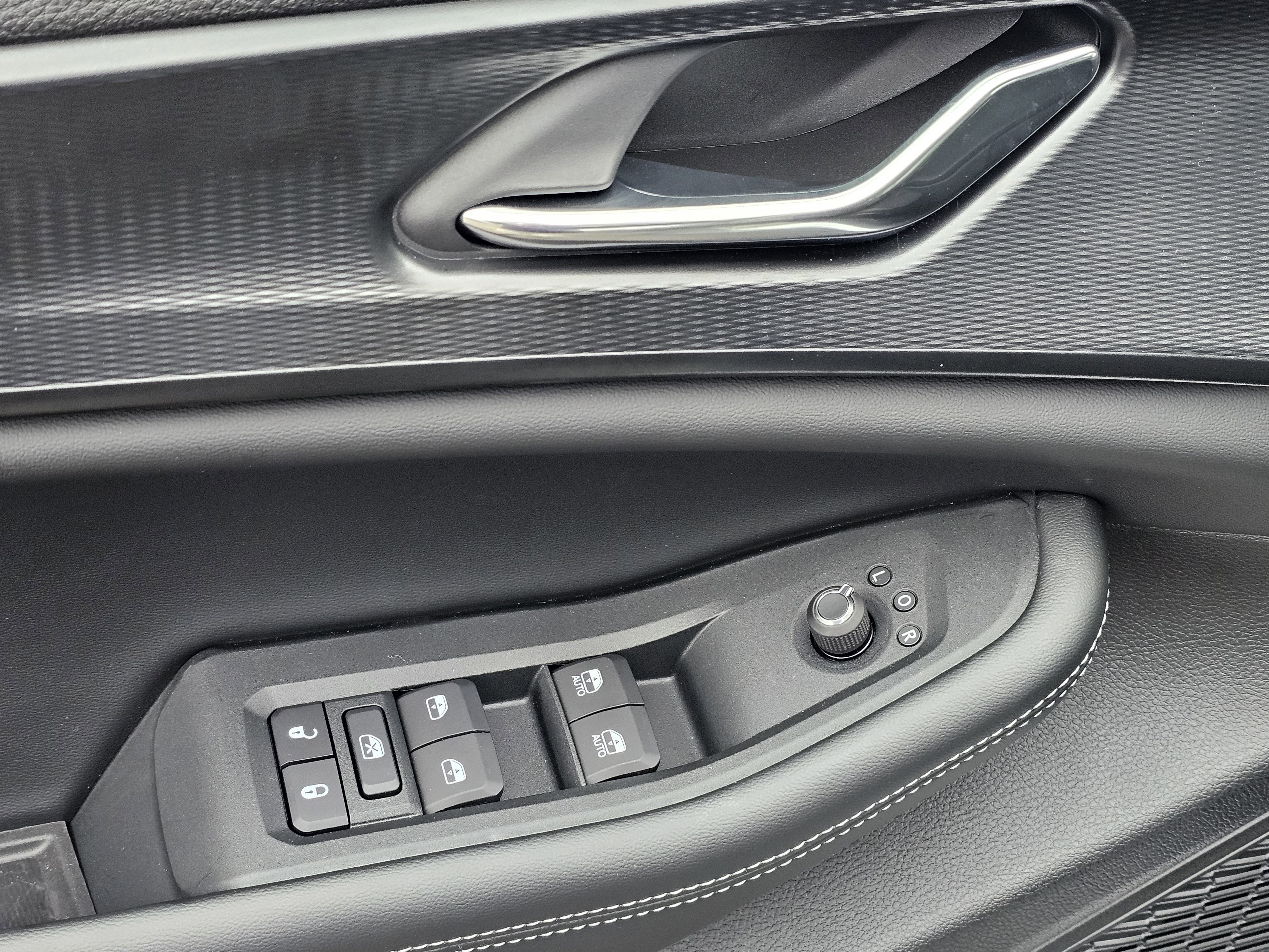 New 2025 Jeep Grand Cherokee Altitude image 14