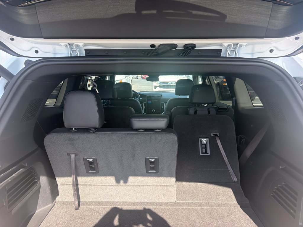 Used 2024 GMC Acadia Elevation w/ Luxury Package FWD image 9
