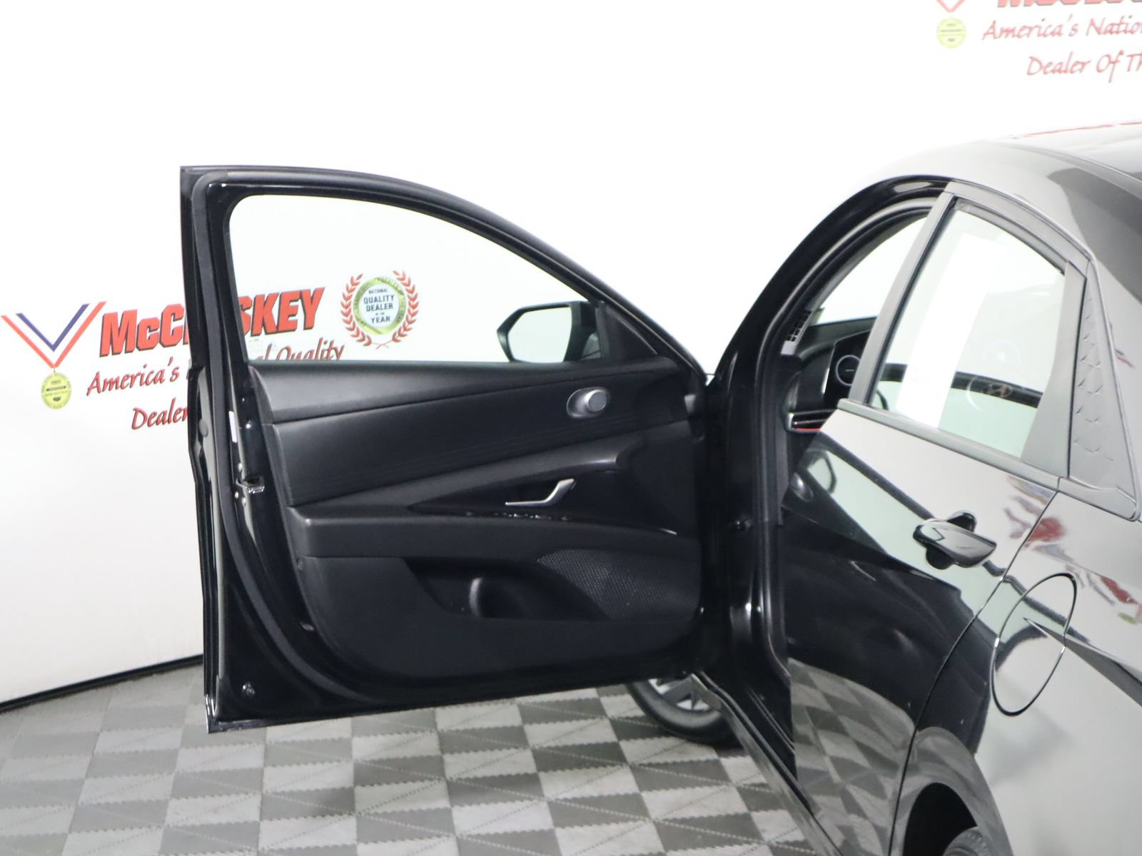 Used 2024 Hyundai Elantra SEL FWD image 17