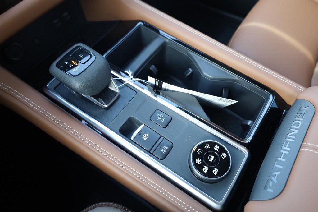 New 2026 Nissan Pathfinder Platinum image 14