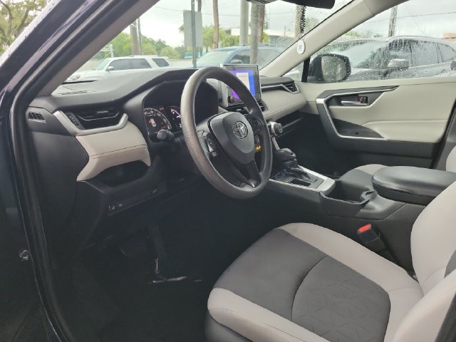 Used 2024 Toyota RAV4 XLE w/ Convenience Package FWD image 11